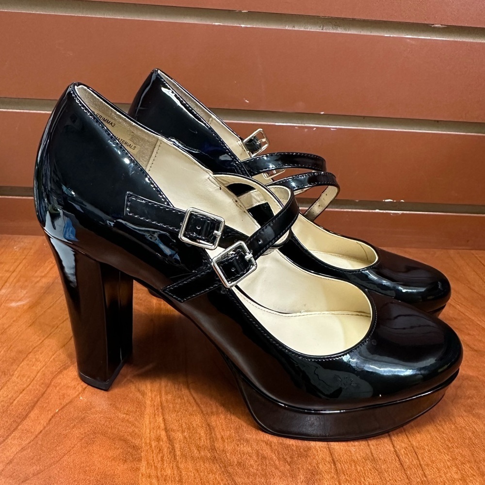 Jessica Simpson Black and Cream Flats